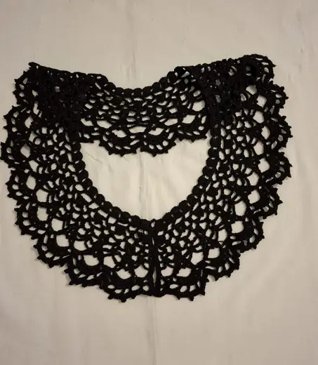 Black openwork collar