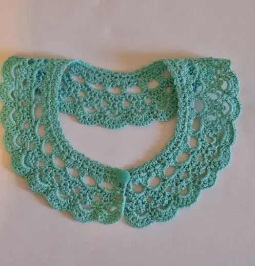 Children's openwork collar.