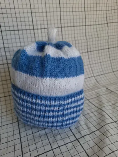 Women's hat made of mohair.