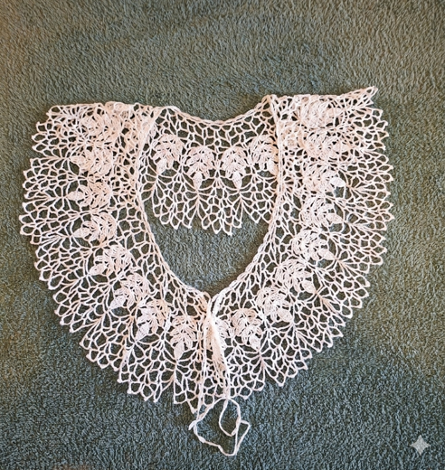White cotton lace collar (63×12 cm)