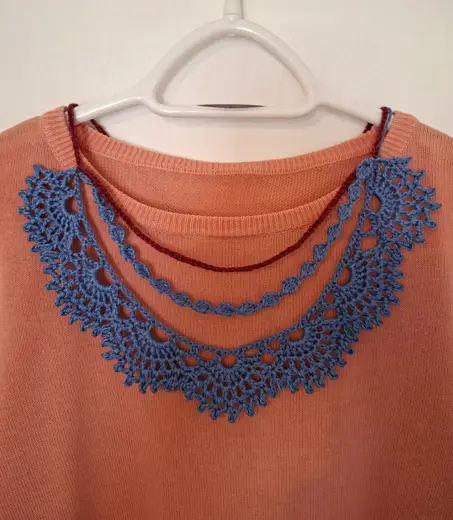 Crochet necklace.