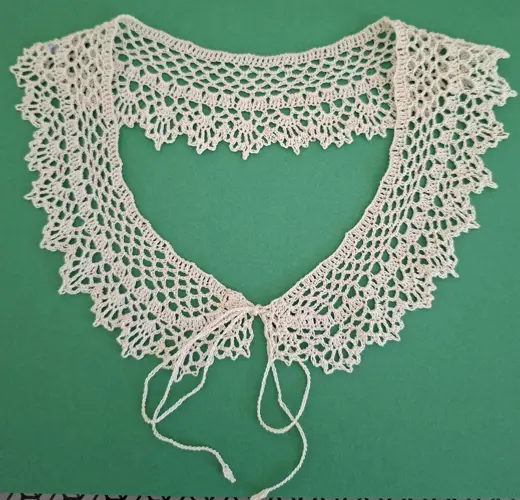The collar is very thin