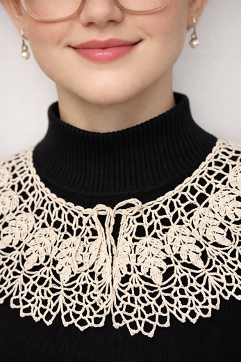 White cotton lace collar (63×12 cm)
