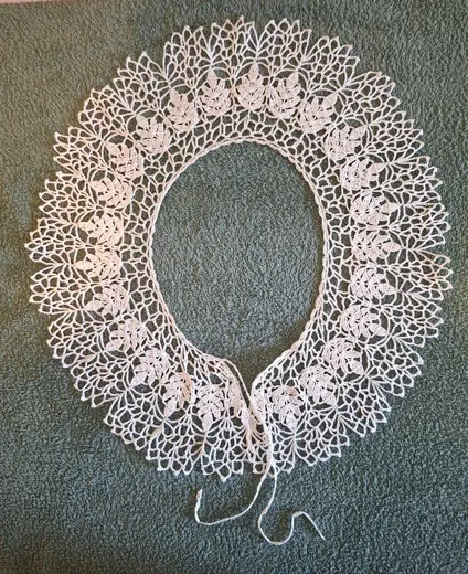 Openwork collar