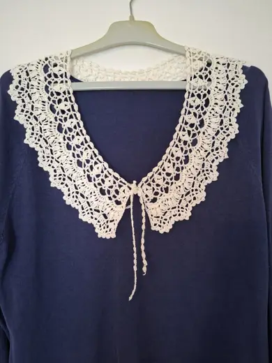 Crochet openwork collar